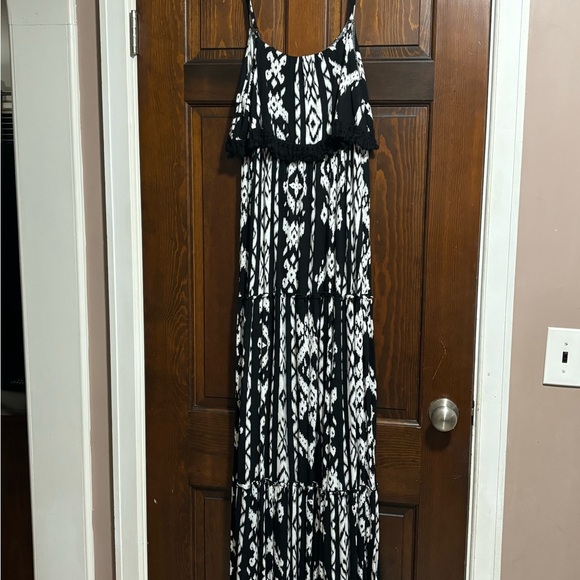 Worn ONCE-  gorgeous, soft - black and white INC maxi dress size M - Picture 4 of 7